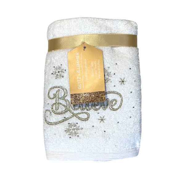 Christmas Holiday Hand Towels Set of 2 Embroidery & Rhinestones NEW WITH TAGS - Picture 2 of 5